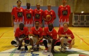 COUP D'ENVOI REUSSI POUR L'EQUIPE FANION