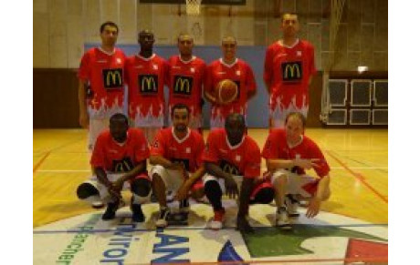 COUP D'ENVOI REUSSI POUR L'EQUIPE FANION